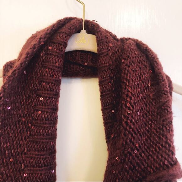 H&M Red Sparkle Infinity Circle Scarf - Picture 6 of 7